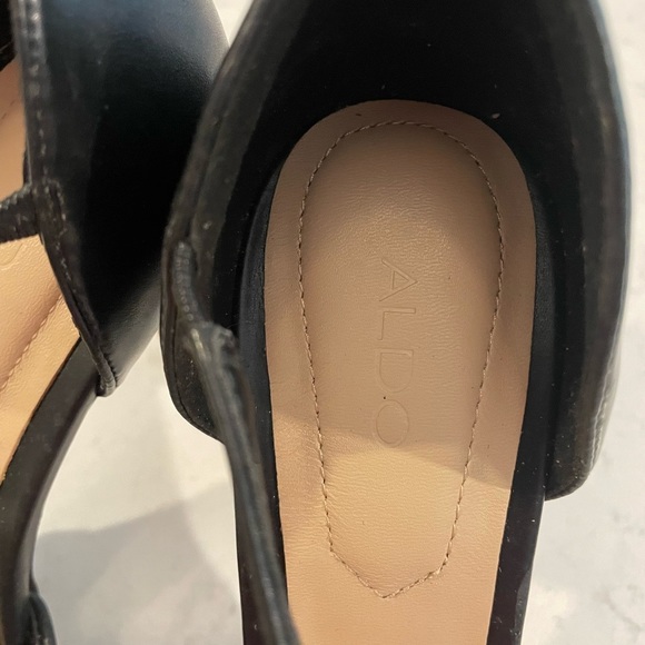 ALSO size 7 heels - Picture 4 of 6